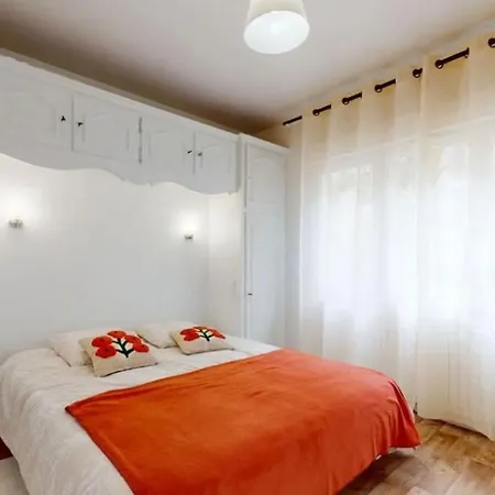 Magnifique T3, Deux Parking Apartman